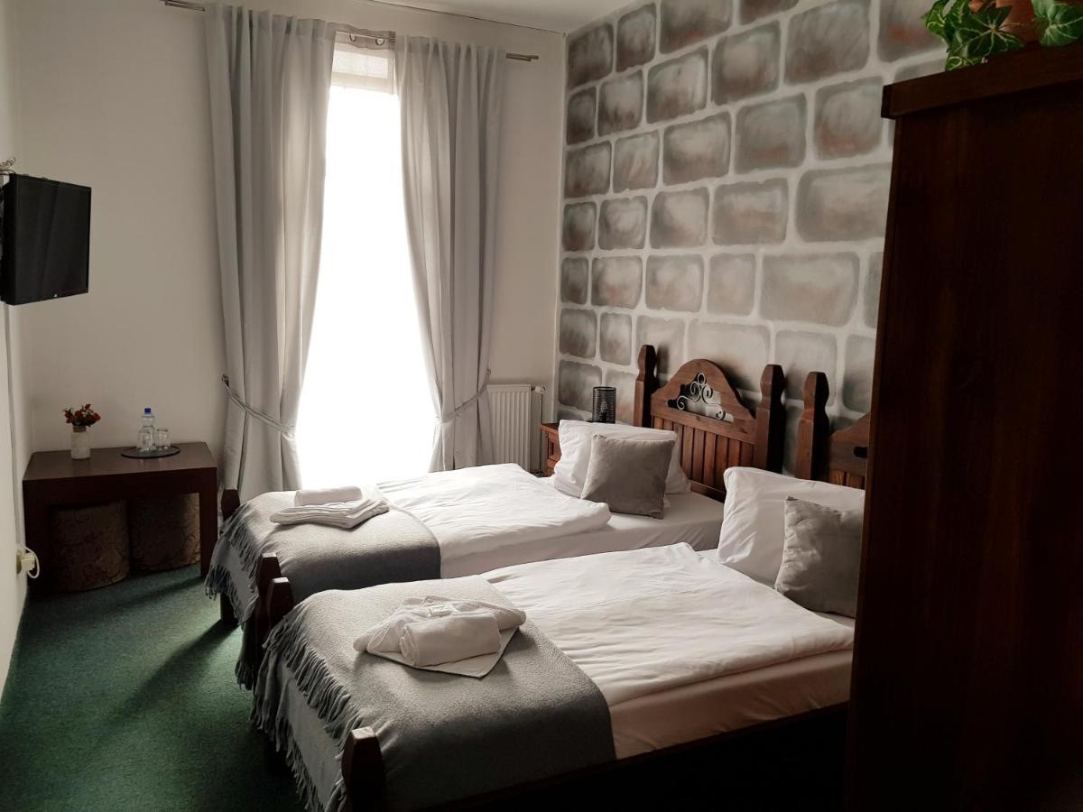 Hotel Camelot Tisá المظهر الخارجي الصورة