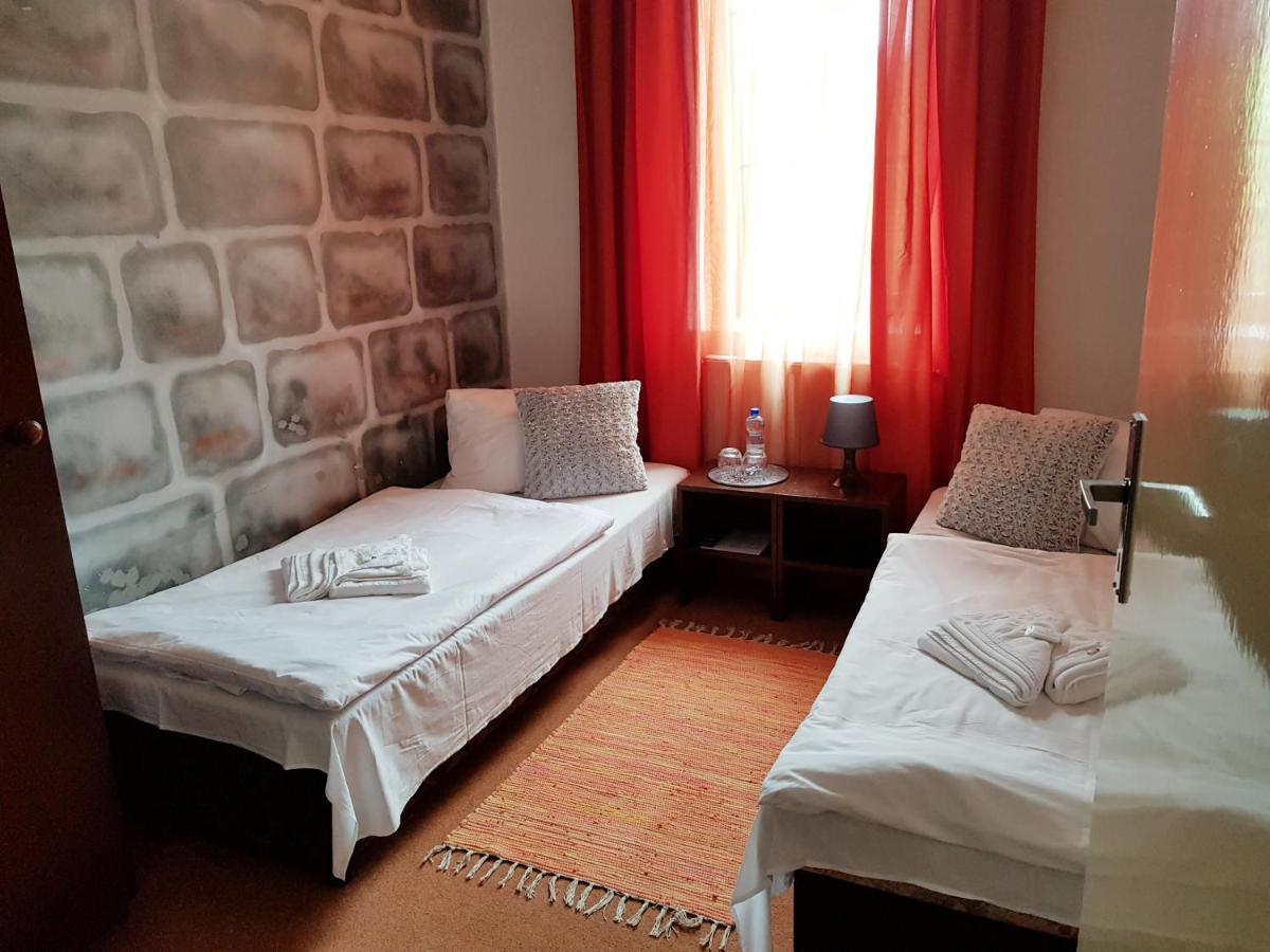 Hotel Camelot Tisá المظهر الخارجي الصورة