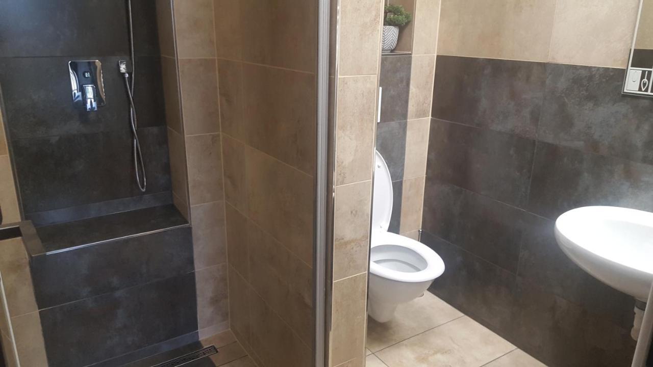 Hotel Camelot Tisá المظهر الخارجي الصورة