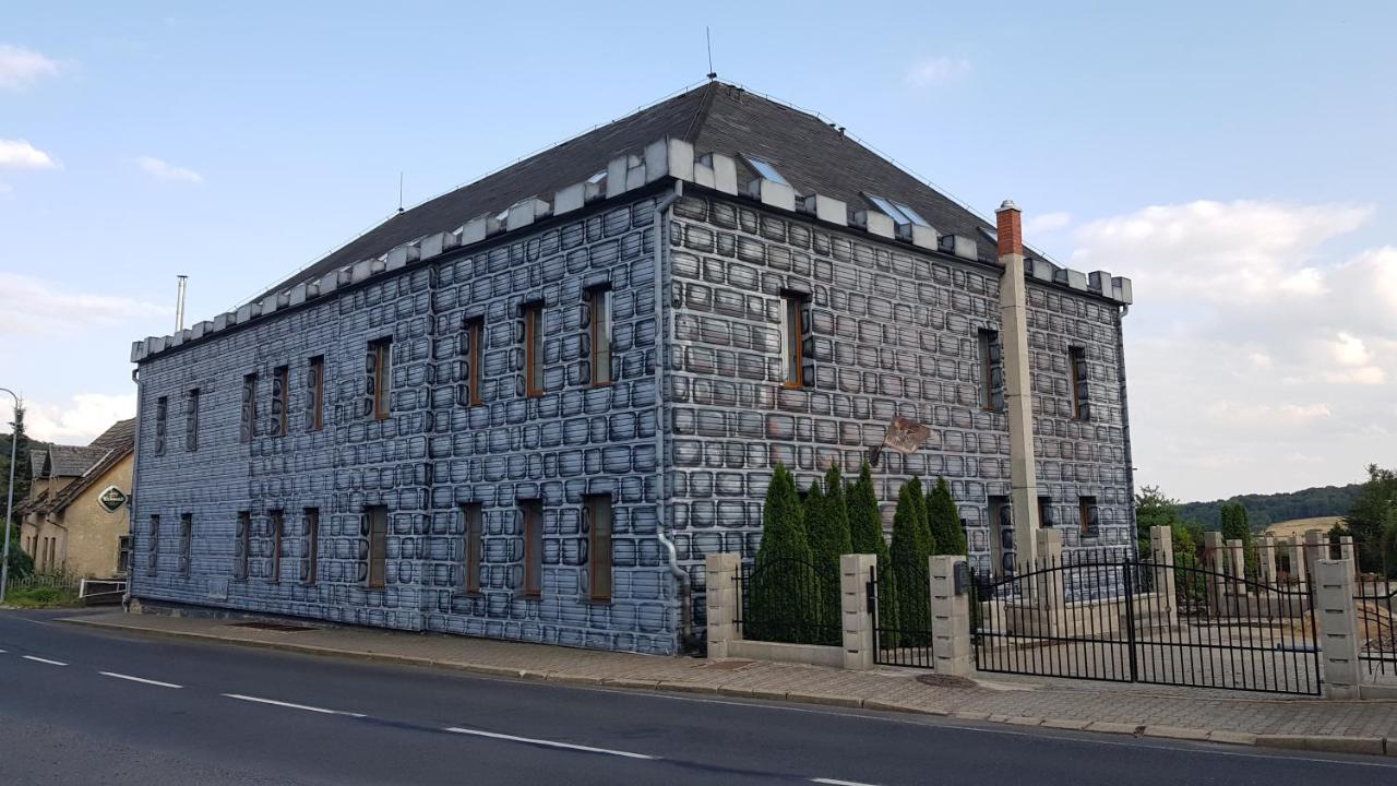 Hotel Camelot Tisá المظهر الخارجي الصورة