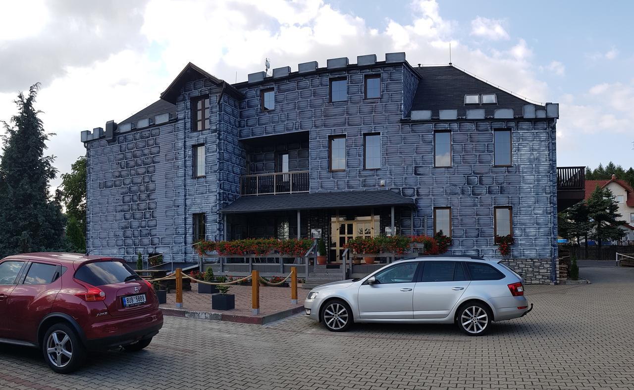 Hotel Camelot Tisá المظهر الخارجي الصورة