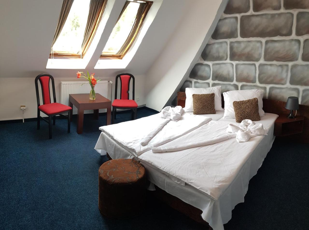 Hotel Camelot Tisá المظهر الخارجي الصورة